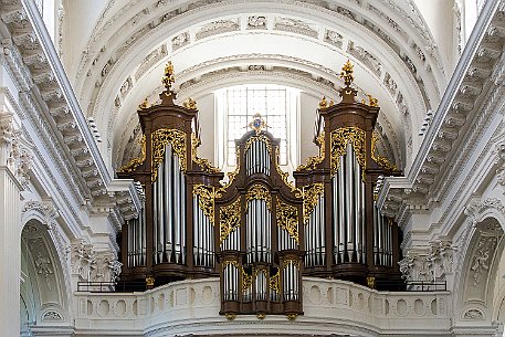 St. Ursenkathedrale | Solothurn Die St. Ursenkathedrale ist das wichtigste Bauwerk des Frühklassismus in der Schweiz, erbaut 1762-1773 vom Architekten Gaetano Matteo Pisoni aus Ascona.