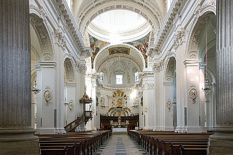 St. Ursenkathedrale | Solothurn Die St. Ursenkathedrale ist das wichtigste Bauwerk des Frühklassismus in der Schweiz, erbaut 1762-1773 vom Architekten Gaetano Matteo Pisoni aus Ascona.